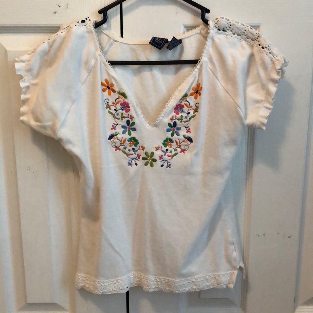 White flower spring top